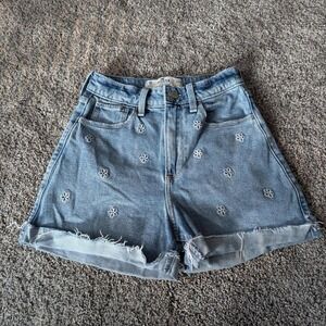 High-waisted‎ blue denim Hollister shorts with flower embroidery